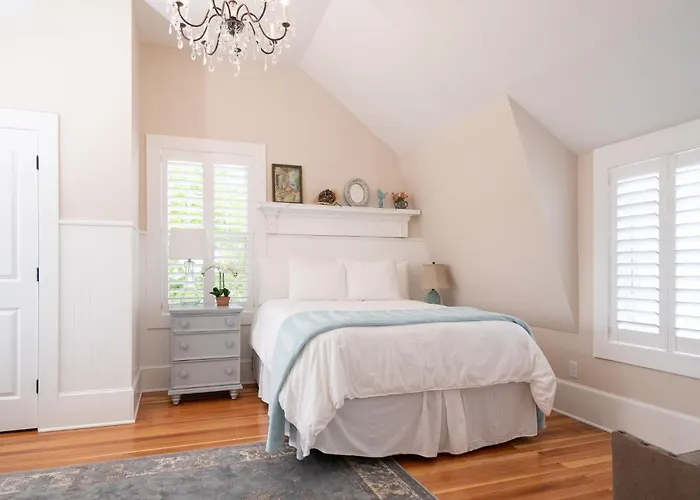 Marginal Way House