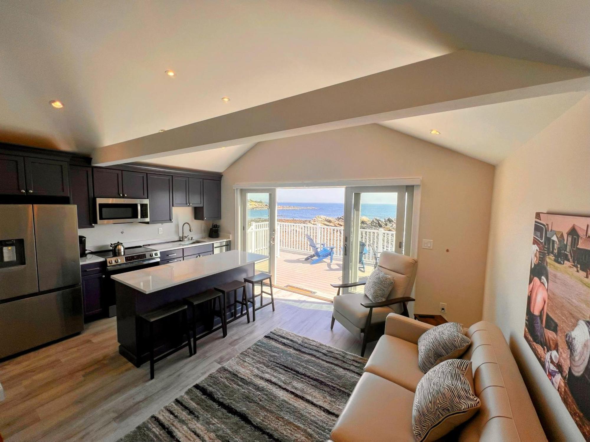 Seaside Serenity 1 Oceanfront Apartment *