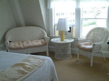 Marginal Way House 2*