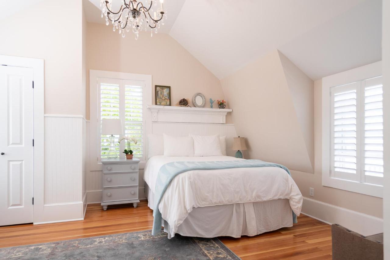 Marginal Way House 2*