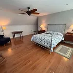 Ogunquit Beach Town Rental - Walk To Town With Your Family And Fur Baby