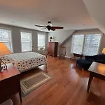 Ogunquit Beach Town Rental - Walk To Town With Your Family And Fur Baby