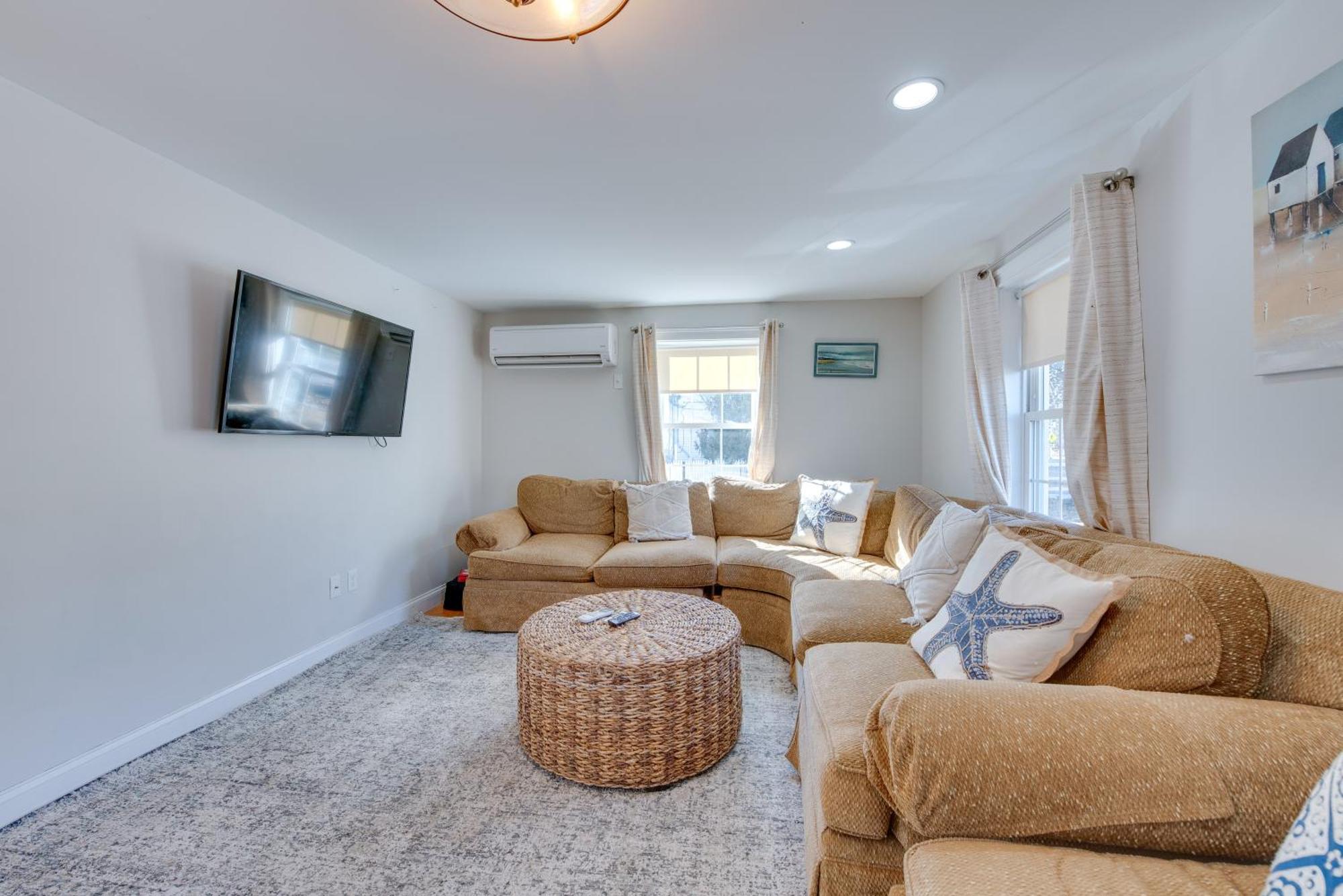 Holiday home Downtown 1 Mi To Beach!
