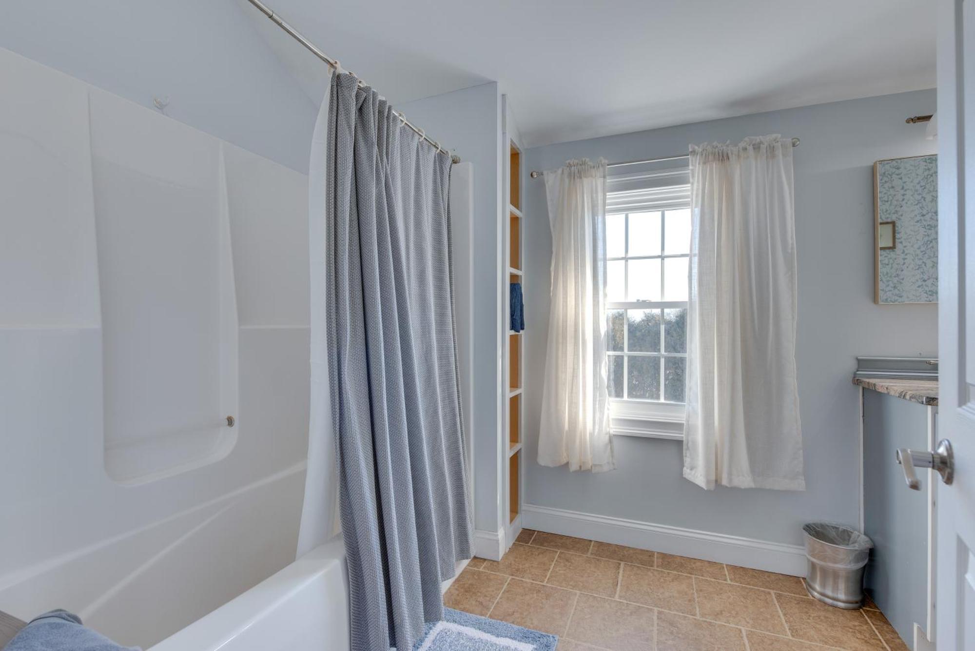 Holiday home Downtown 1 Mi To Beach!